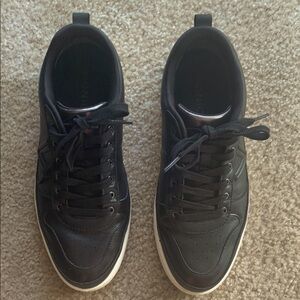 Classic Vionic black sneakers women’s